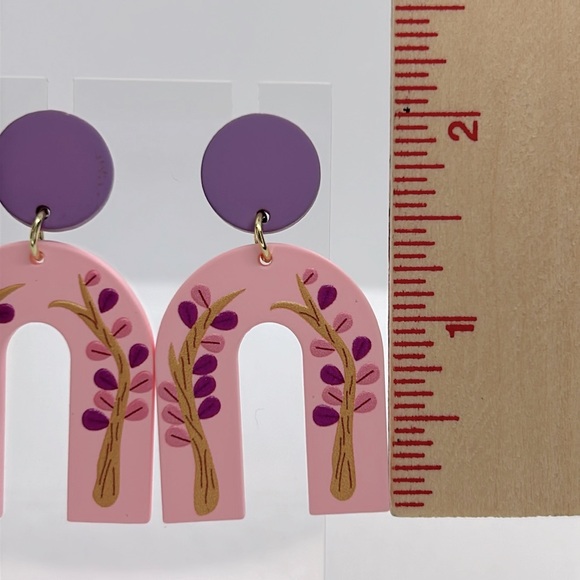 U Shape Flower Pattern Dangle Earrings Acrylic - Picture 2 of 2